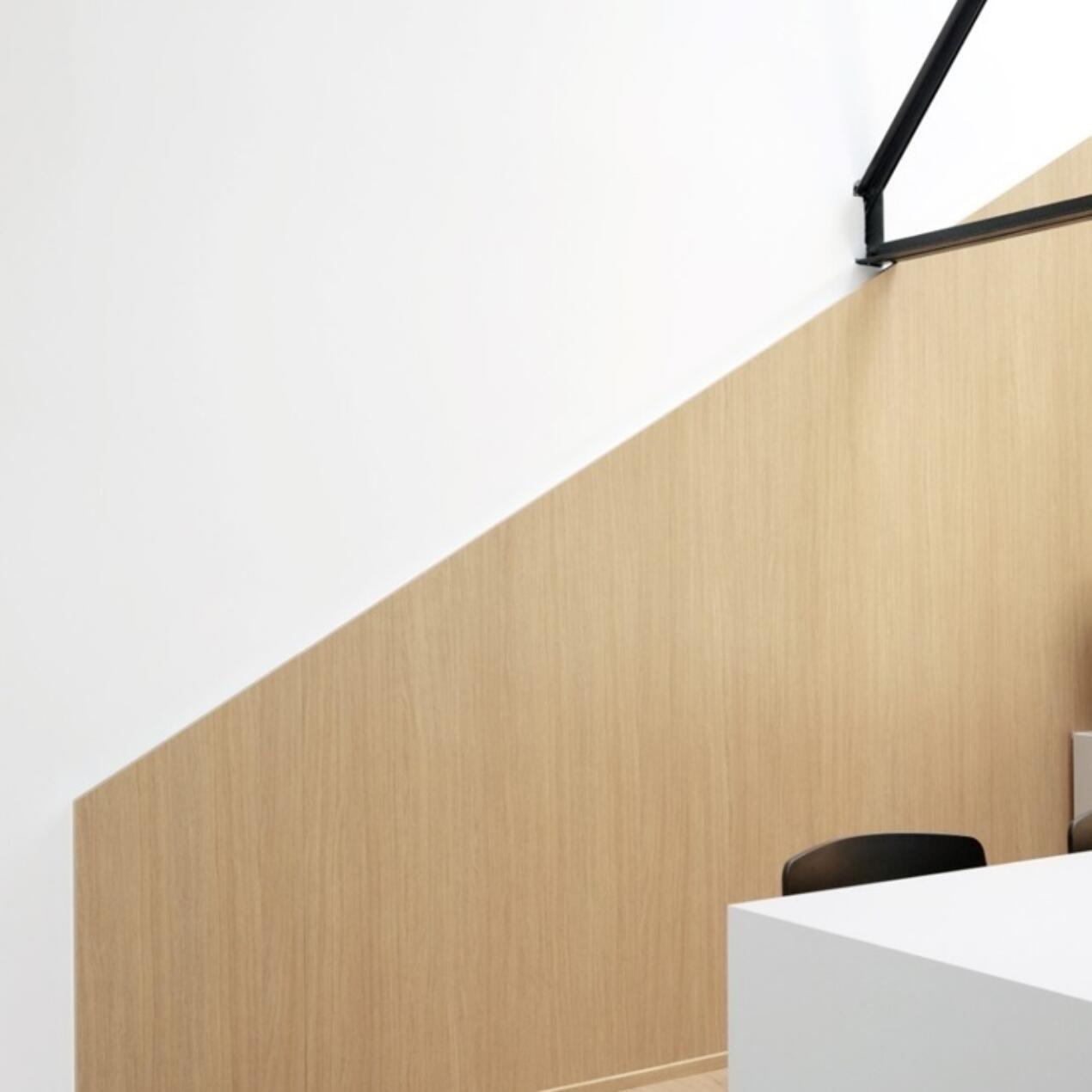 ESSENTIAL OAK NATURAL